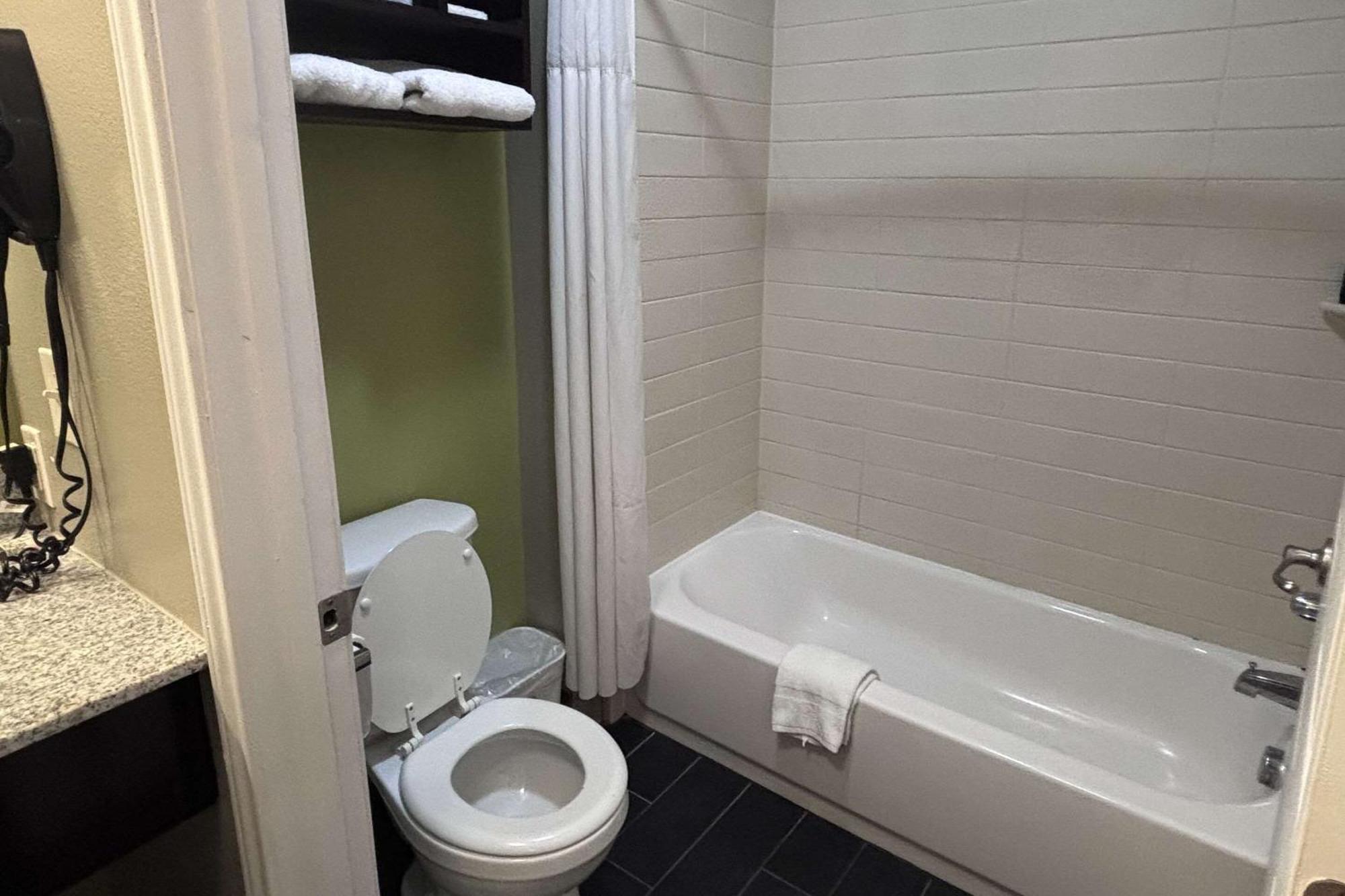 Americas Best Value Inn Dilley Exterior foto